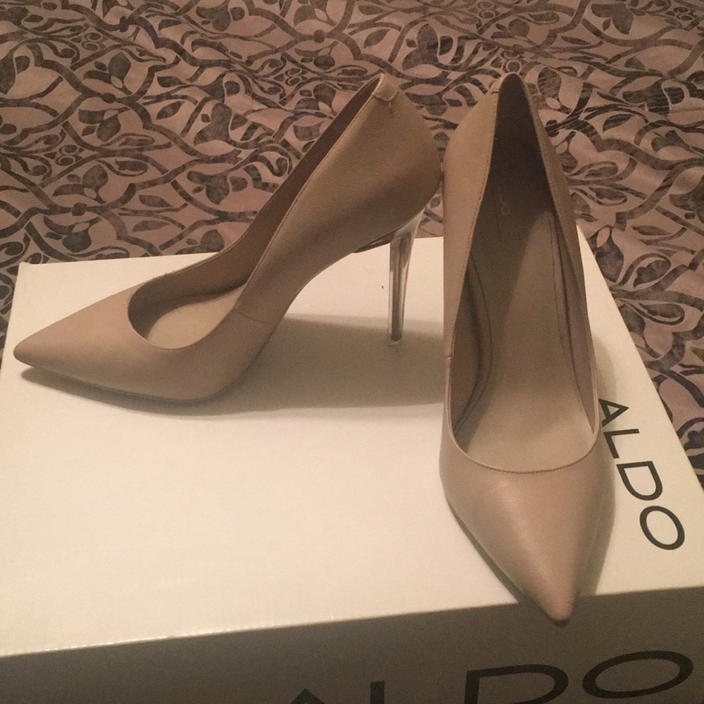 Like-New Nude ALDO pumps size 39 (US 8.5)